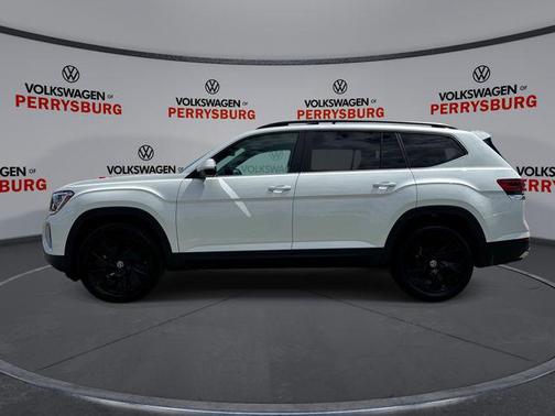 Opal White Pearl 2026 Volkswagen Atlas 2.0T SE w/Technology 4MOTION