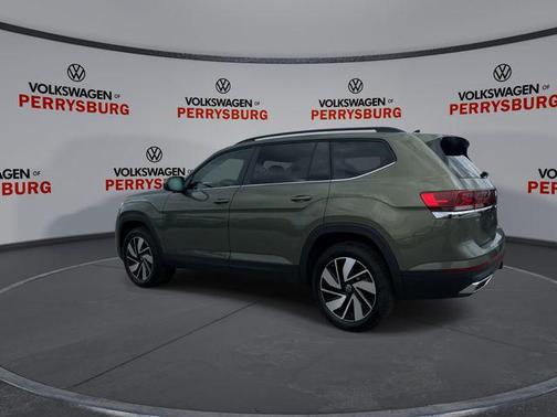 avocado green pearl 2026 Volkswagen Atlas 2.0T SE w/Technology