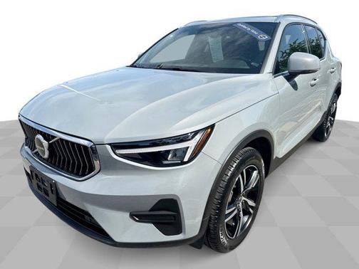 2025 Volvo XC40 B5 Core Bright Theme