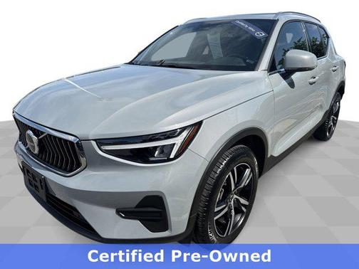 2025 Volvo XC40 B5 Core Bright Theme