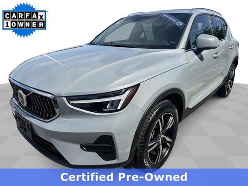 2025 Volvo XC40 B5 Core Bright Theme