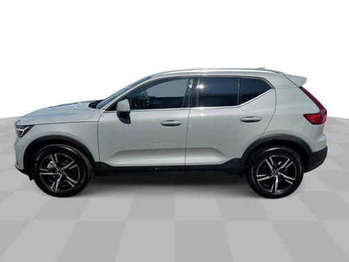2025 Volvo XC40 B5 Core Bright Theme