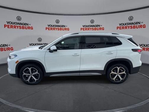 Pure White 2026 Volkswagen Tiguan 2.0T SE 4MOTION