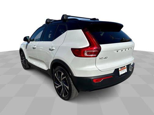 2022 Volvo XC40 T5 R-Design