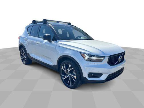 2022 Volvo XC40 T5 R-Design
