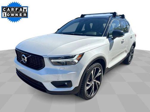 2022 Volvo XC40 T5 R-Design