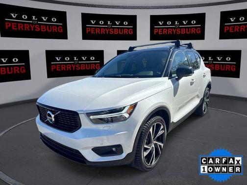 2022 Volvo XC40 T5 R-Design