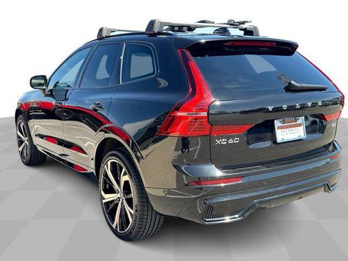 2022 Volvo XC60 B5 R-Design