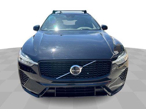 2022 Volvo XC60 B5 R-Design