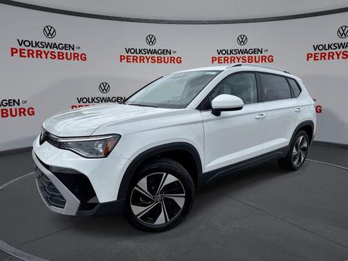 Pure White 2026 Volkswagen Taos SE