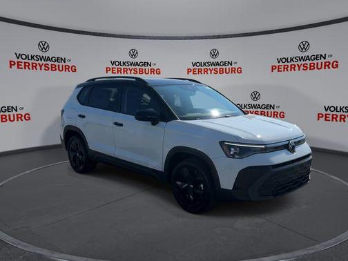 Pure White w/Deep Blk Rf 2026 Volkswagen Taos SE Black