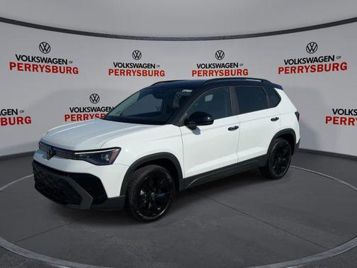 Pure White w/Deep Blk Rf 2026 Volkswagen Taos SE Black
