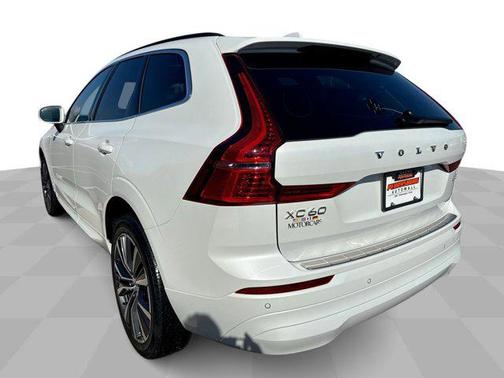 2022 Volvo XC60 B5 Momentum