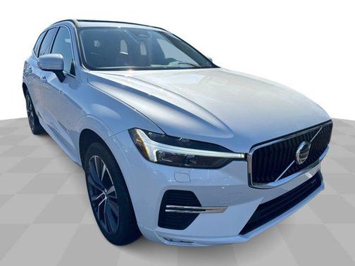 2022 Volvo XC60 B5 Momentum