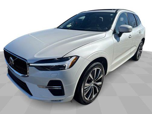 2022 Volvo XC60 B5 Momentum