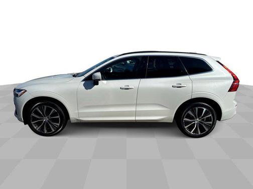 2022 Volvo XC60 B5 Momentum