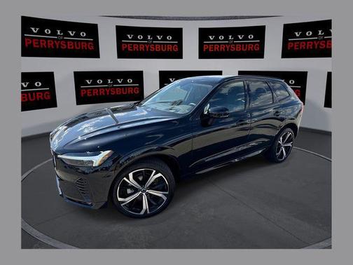 Onyx Black Metallic 2024 Volvo XC60 B5 Ultimate Dark Theme