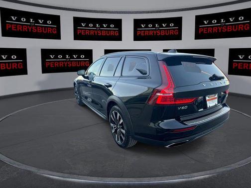2021 Volvo V60 Cross Country T5