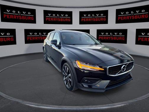 2021 Volvo V60 Cross Country T5