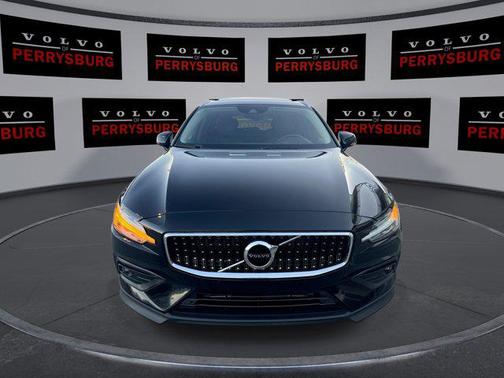 2021 Volvo V60 Cross Country T5