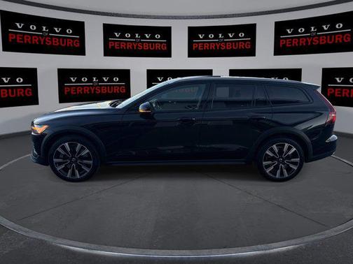 2021 Volvo V60 Cross Country T5