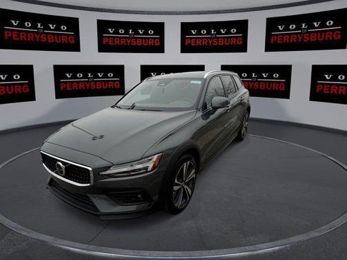 2026 Volvo V60 Cross Country B5 Plus