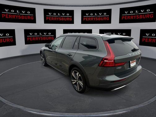 2026 Volvo V60 Cross Country B5 Plus