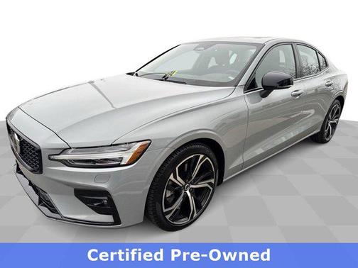 2024 Volvo S60 B5 Core Dark Theme