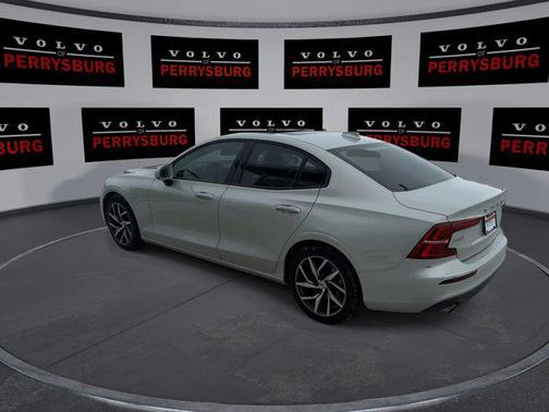 2020 Volvo S60 T5 Momentum