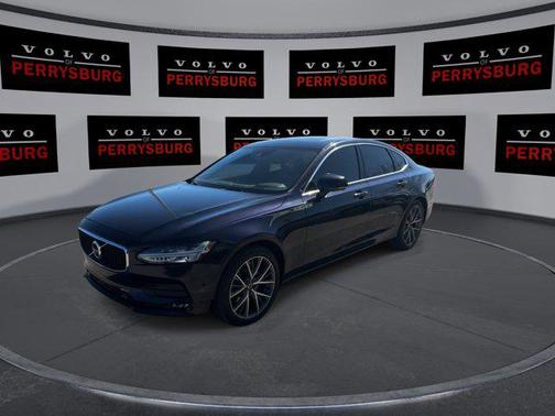 2017 Volvo S90 T6 Momentum