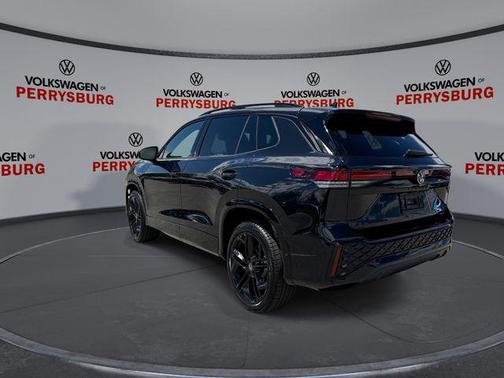 deep black pearl 2026 Volkswagen Tiguan 2.0T SE R-Line Black 4MOTION