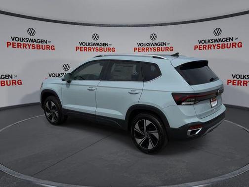 Monument Gray 2026 Volkswagen Taos SE