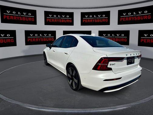 2024 Volvo S60 Recharge Plug-In Hybrid T8 Plus Dark Theme