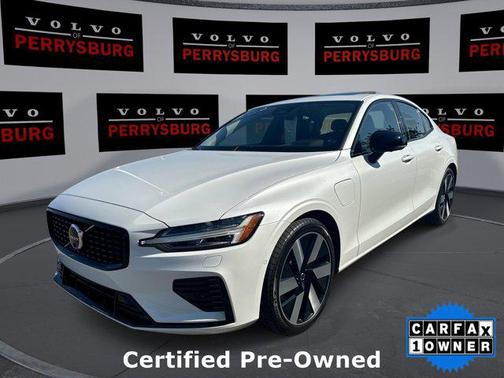 2024 Volvo S60 Recharge Plug-In Hybrid T8 Plus Dark Theme