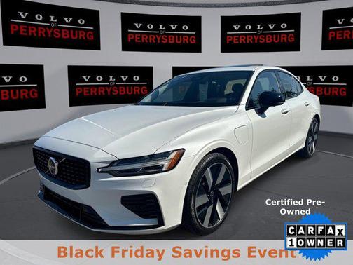 2024 Volvo S60 Recharge Plug-In Hybrid T8 Plus Dark Theme