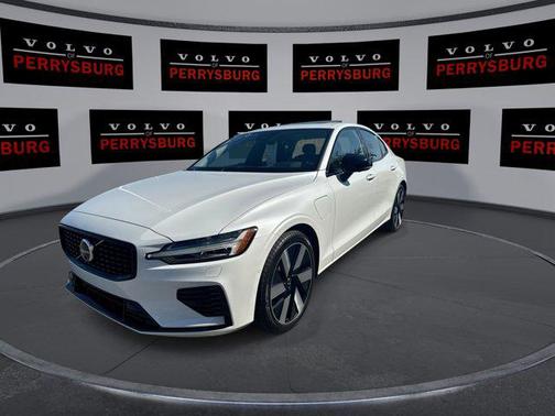 2024 Volvo S60 Recharge Plug-In Hybrid T8 Plus Dark Theme