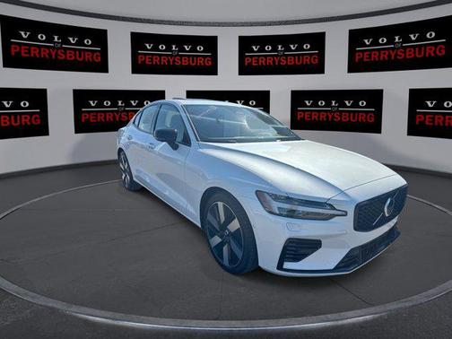 2024 Volvo S60 Recharge Plug-In Hybrid T8 Plus Dark Theme