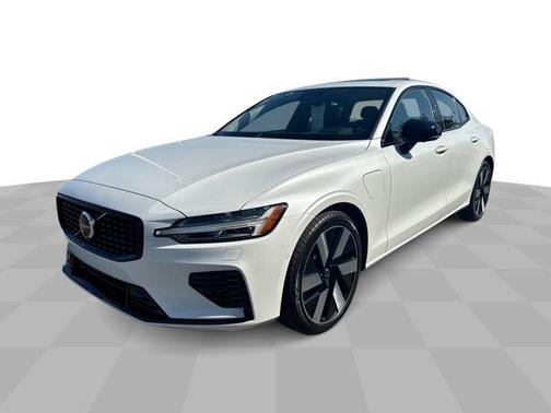2024 Volvo S60 Recharge Plug-In Hybrid T8 Plus Dark Theme