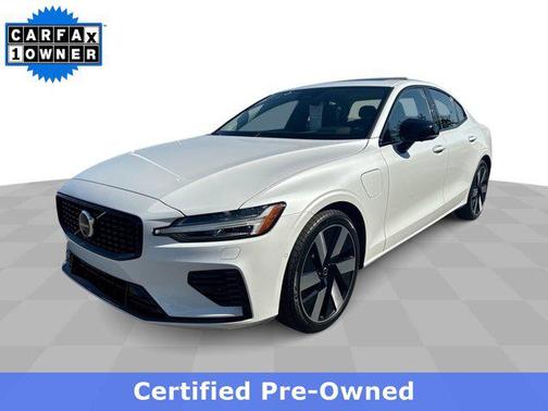 2024 Volvo S60 Recharge Plug-In Hybrid T8 Plus Dark Theme