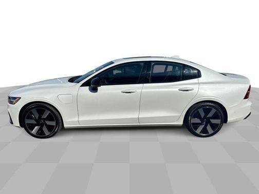 2024 Volvo S60 Recharge Plug-In Hybrid T8 Plus Dark Theme