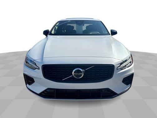 2024 Volvo S60 Recharge Plug-In Hybrid T8 Plus Dark Theme