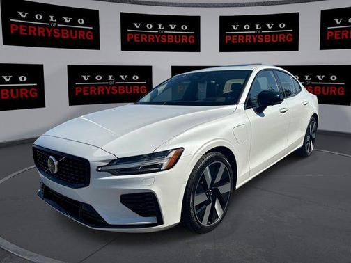2024 Volvo S60 Recharge Plug-In Hybrid T8 Plus Dark Theme