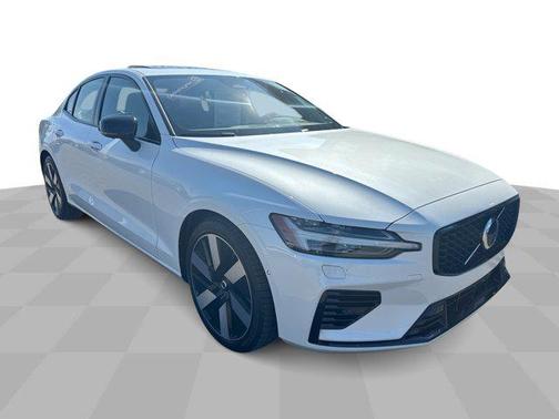 2024 Volvo S60 Recharge Plug-In Hybrid T8 Plus Dark Theme