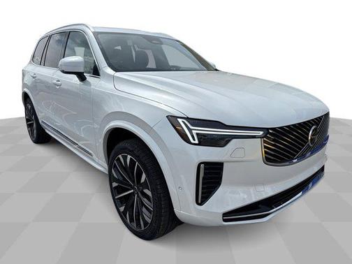 2025 Volvo XC90 B5 Plus 7-Seater