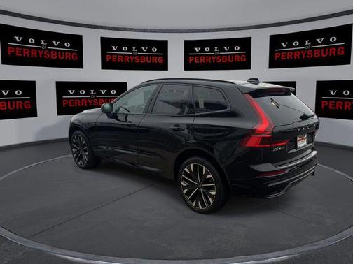 Onyx Black Metallic 2026 Volvo XC60 B5 Ultra
