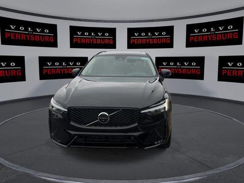 Onyx Black Metallic 2026 Volvo XC60 B5 Ultra