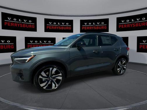 Forest Lake 2026 Volvo XC40 Plus, B5 AWD Gas (mild hybrid), Dark