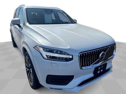 2022 Volvo XC90 T6 Momentum