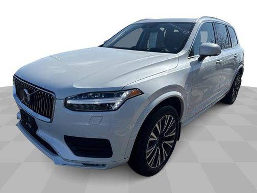 2022 Volvo XC90 T6 Momentum