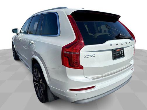 2022 Volvo XC90 T6 Momentum